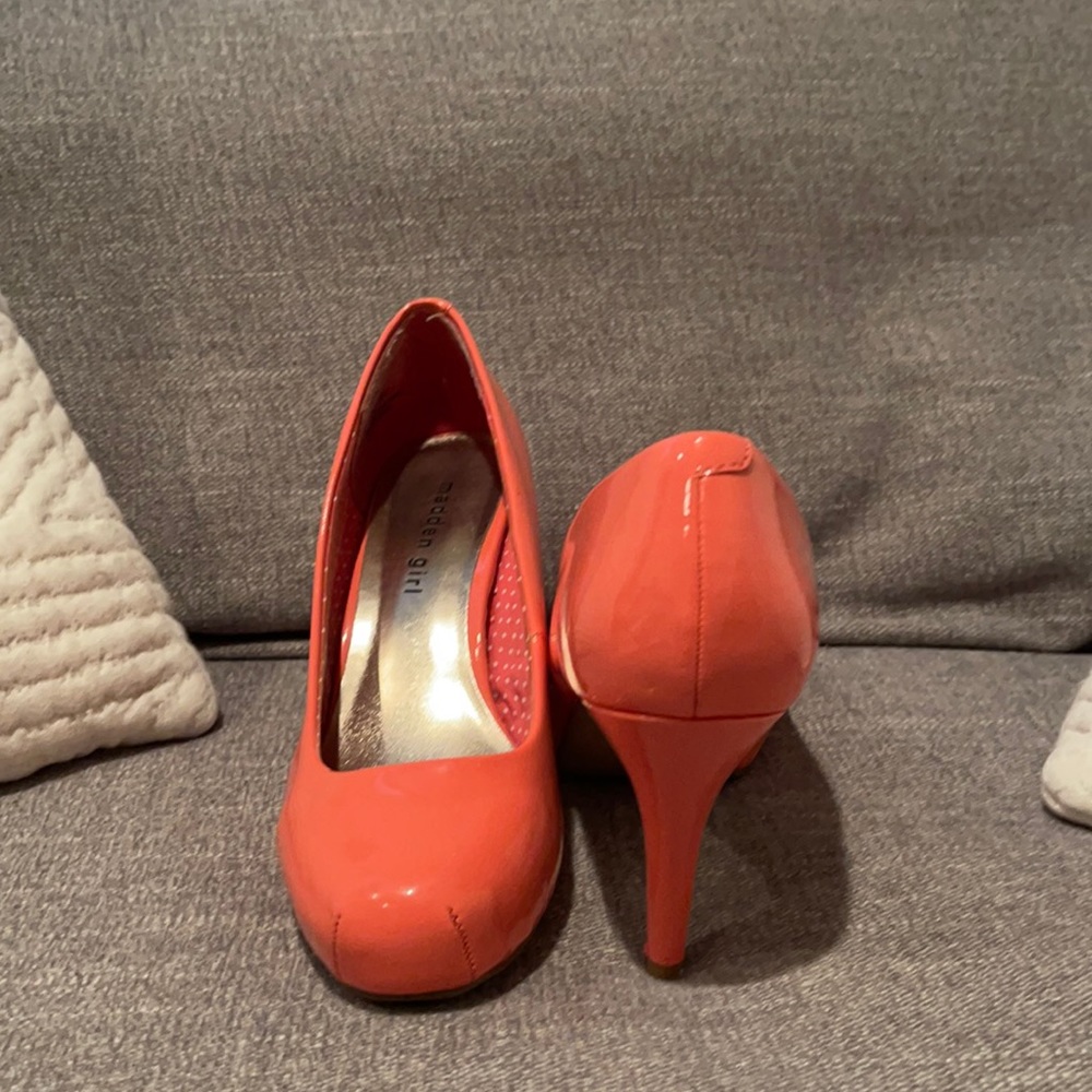 Madden girl coral closed toed heels